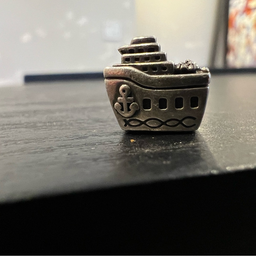 Pandora Retired Charm | Cruise Ship